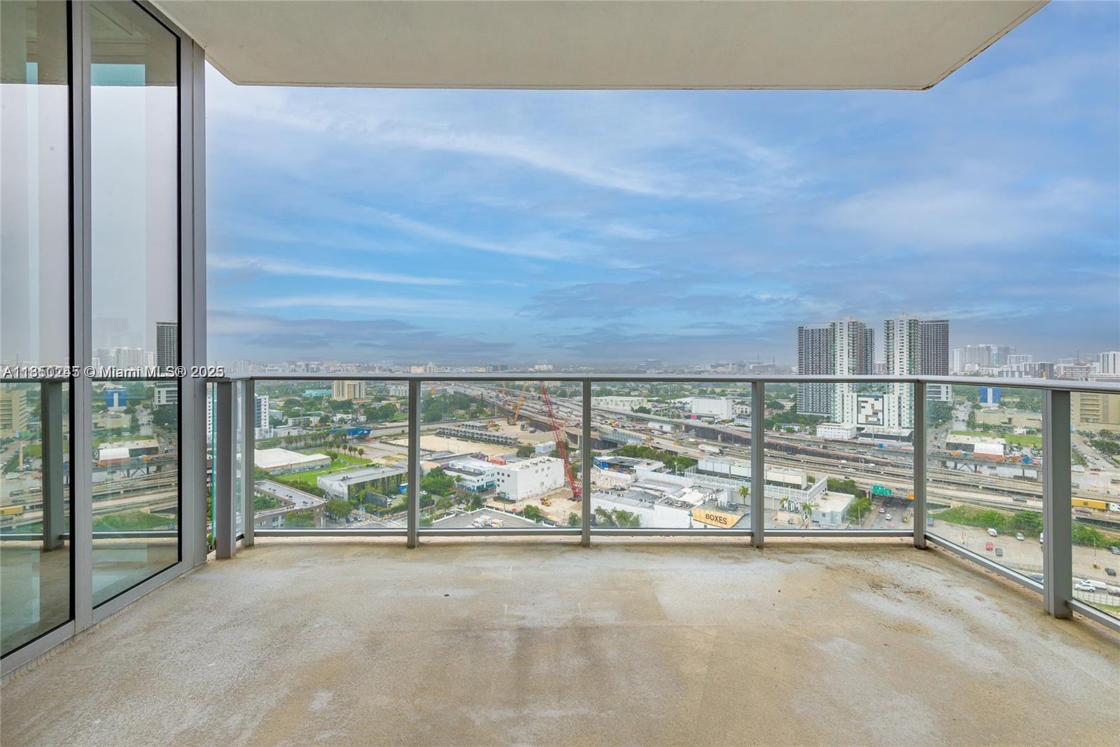 PARAMOUNT MIAMI WORLDCENT - Residential Lease