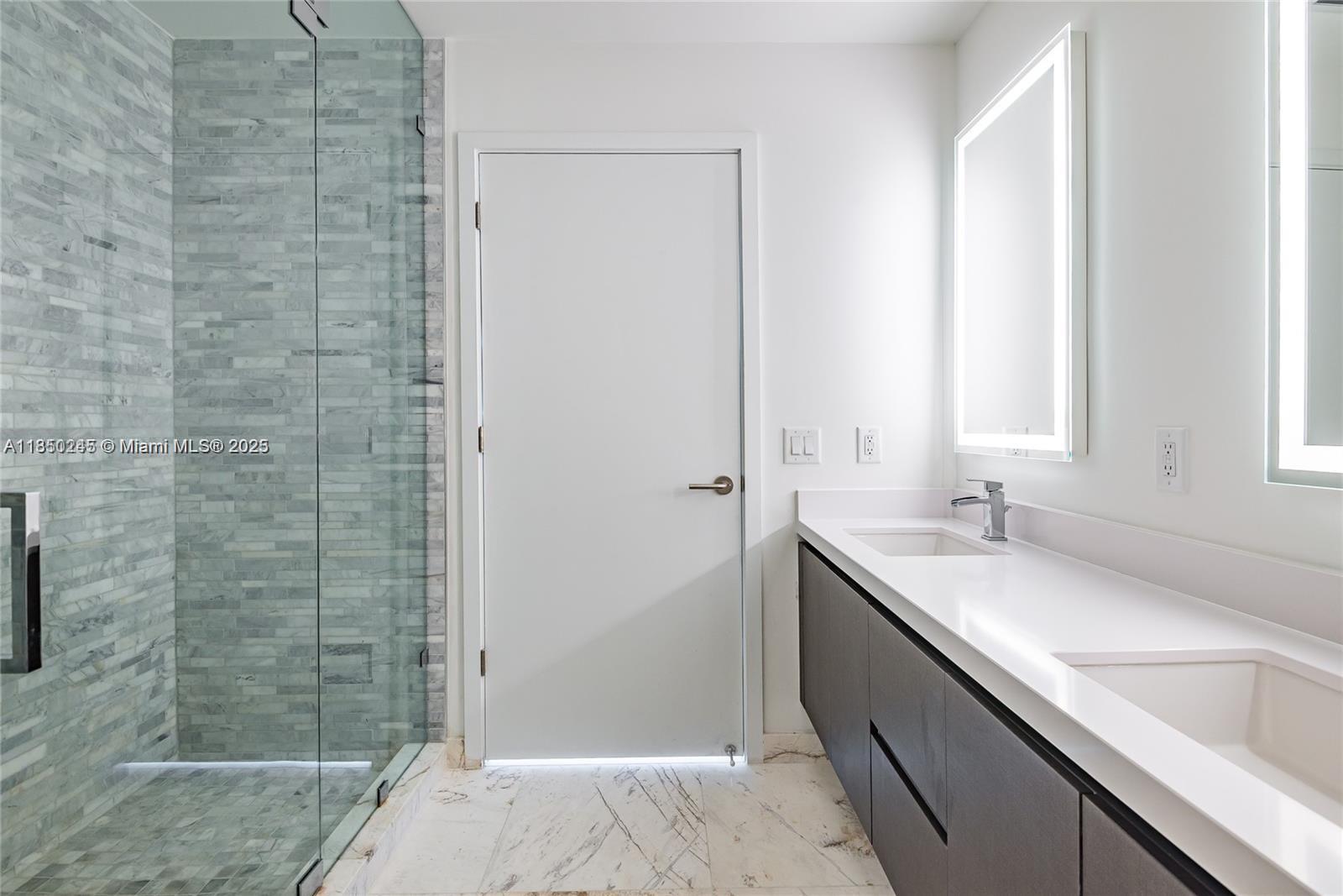 PARAMOUNT MIAMI WORLDCENT - Residential Lease