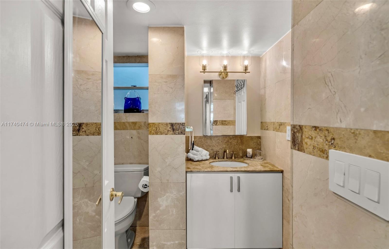 Eden Isles Condominiu - Residential