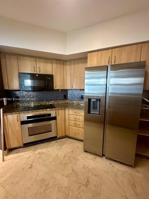 THE COURTS AT SOUTH BEACH - Residential Lease