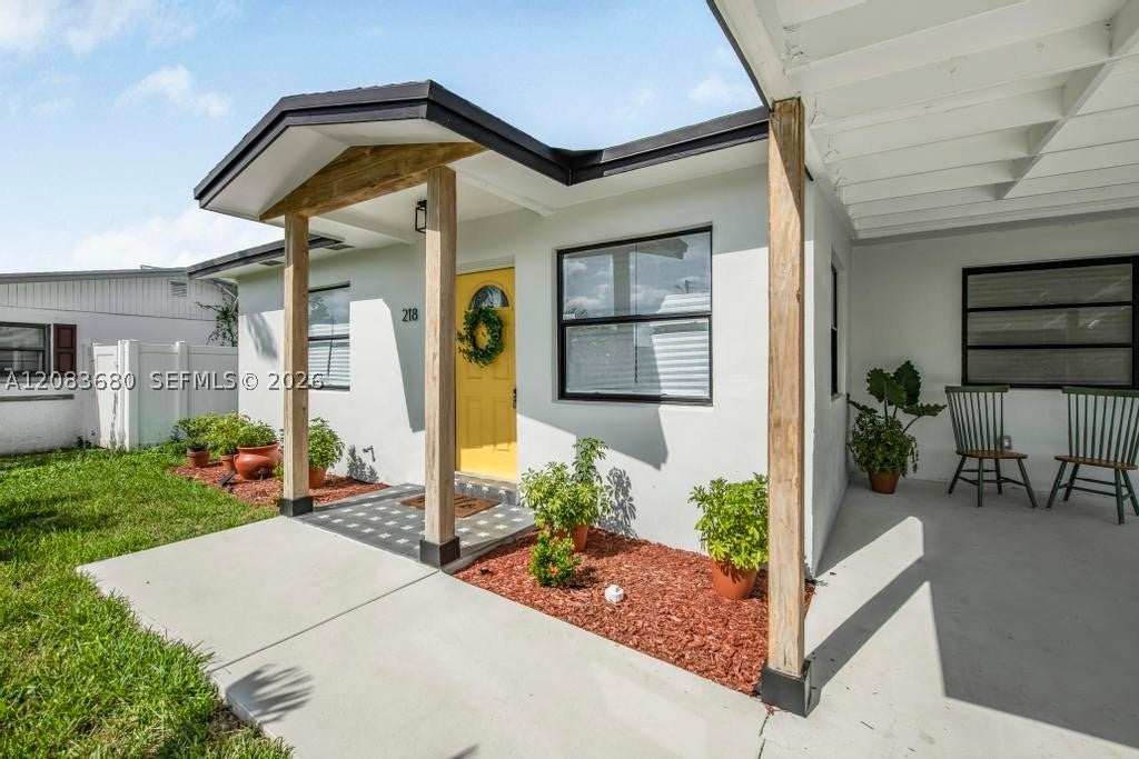 Photo of 218 SW 10th Ave, Delray Beach, FL 33444 (MLS # A12083680)