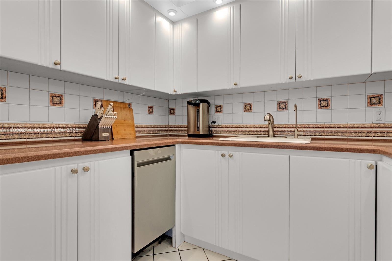 DORSET HOUSE CONDO - Residential