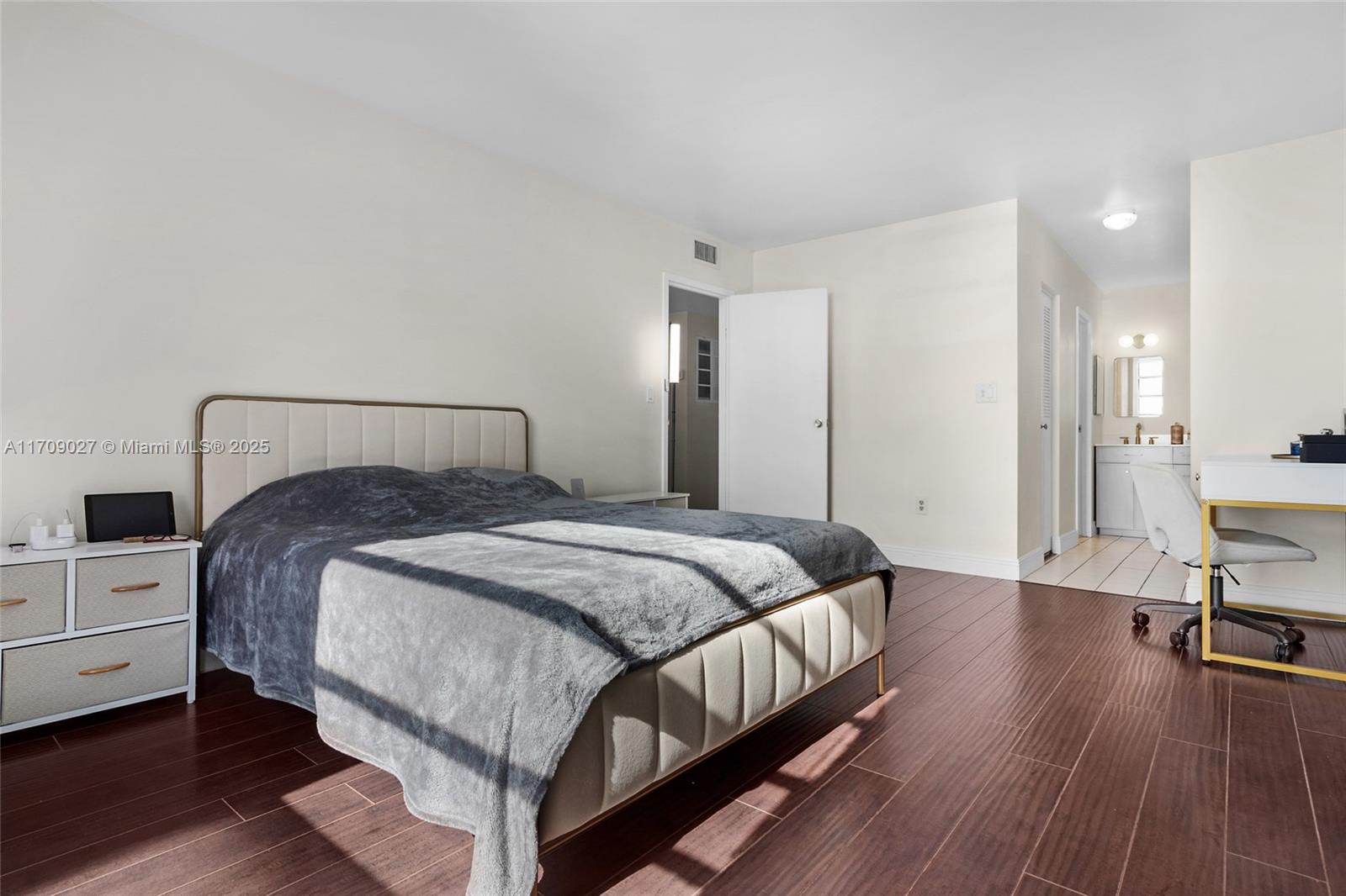DORSET HOUSE CONDO - Residential