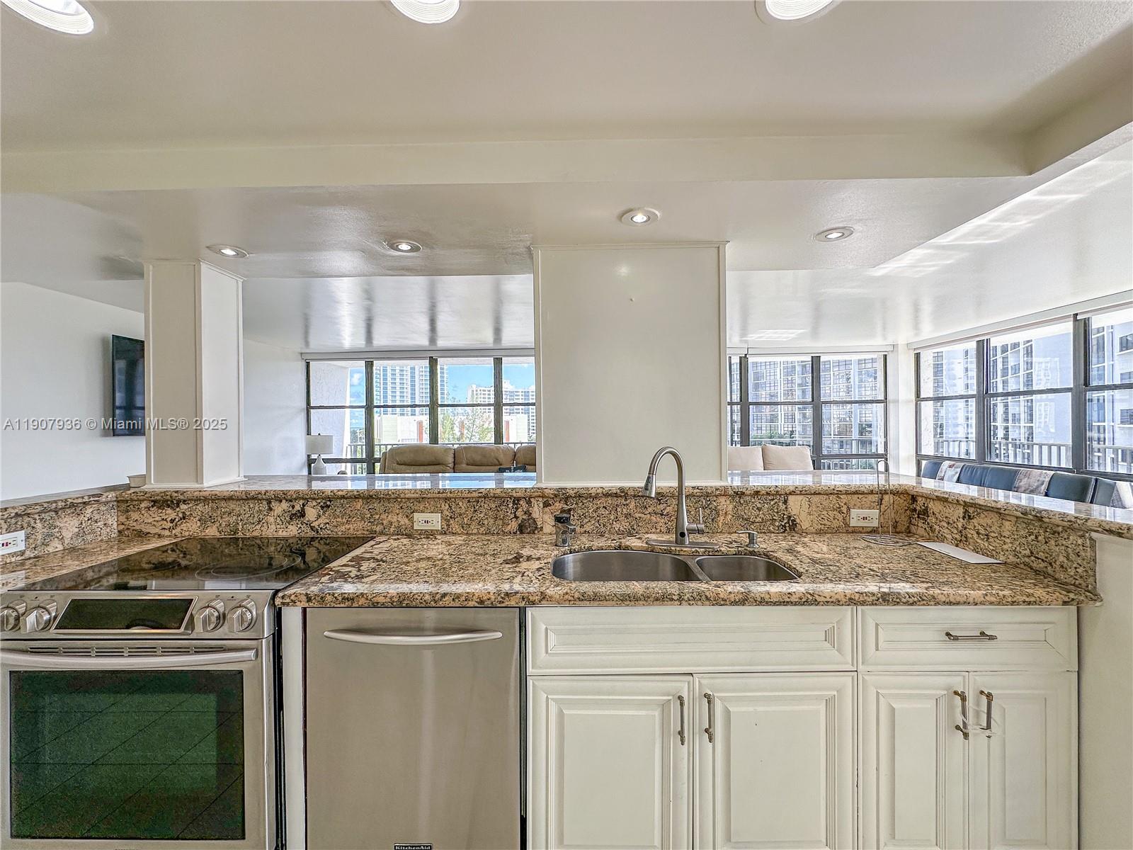 OCEANVIEW PARK CONDO - Residential Lease