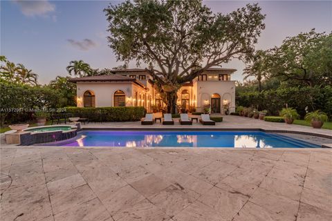 A home in Pinecrest