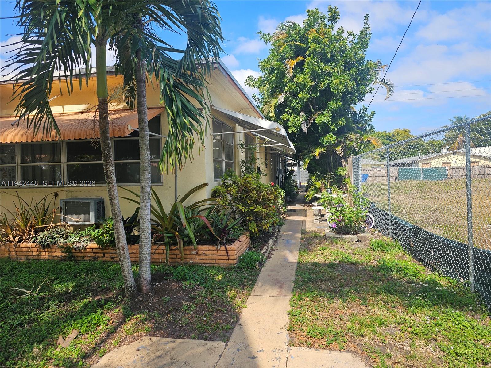 HOLLYWOOD SOUTH SIDE ADD - Residential Lease