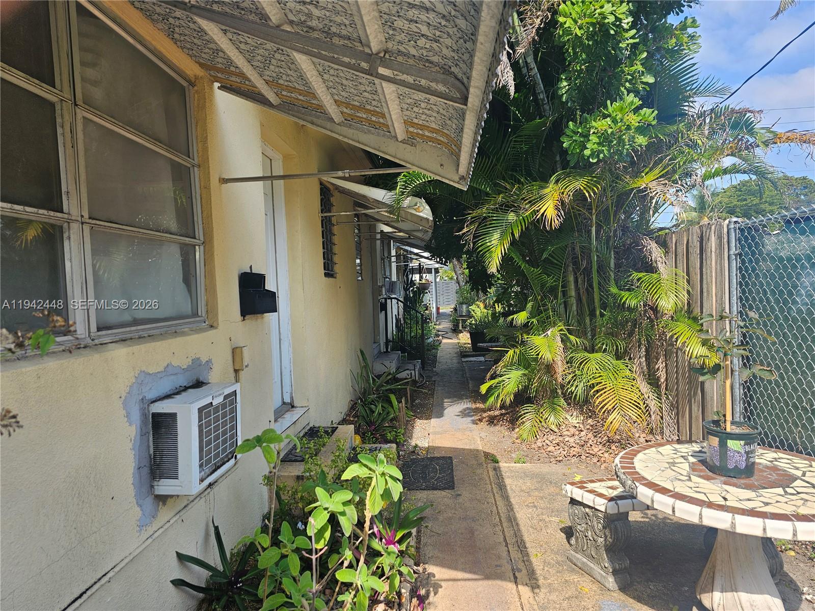 HOLLYWOOD SOUTH SIDE ADD - Residential Lease