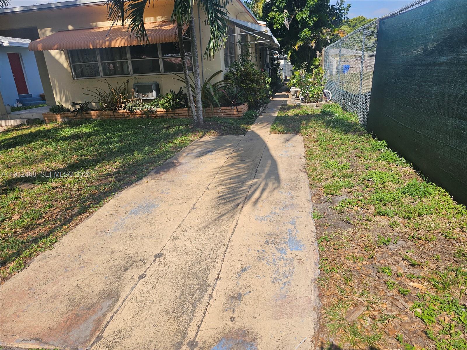 HOLLYWOOD SOUTH SIDE ADD - Residential Lease