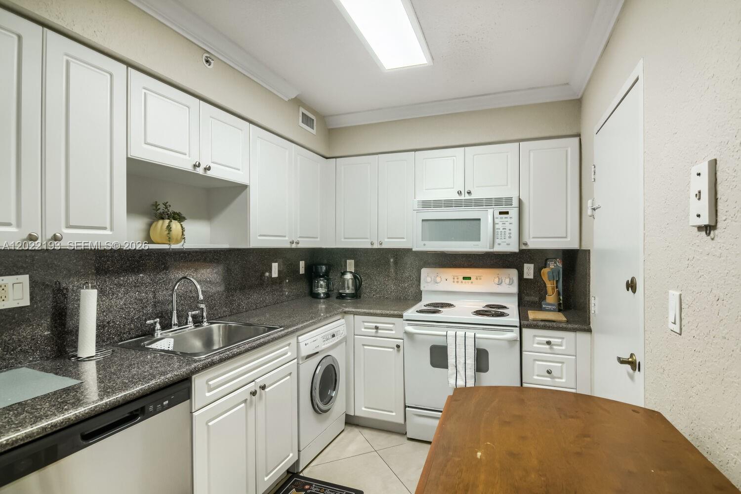 2501 S Ocean Dr 1129 (AVAILABLE NOW-OCT)