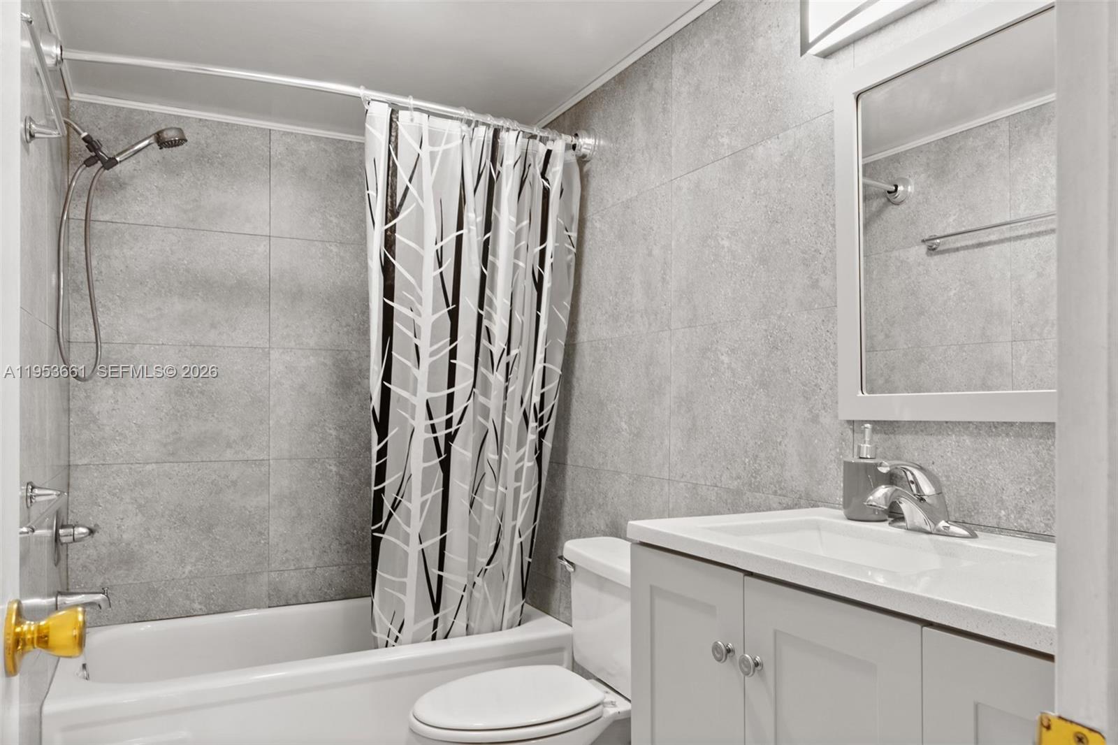 PLAZA TOWERS SOUTH CONDO - Residential