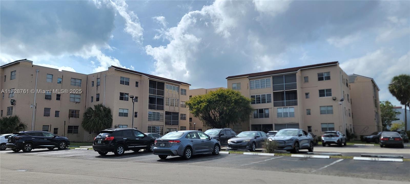 Property for Sale at 2840 Somerset Dr 318M, Lauderdale Lakes, Broward County, Florida - Bedrooms: 2 
Bathrooms: 2  - $109,999