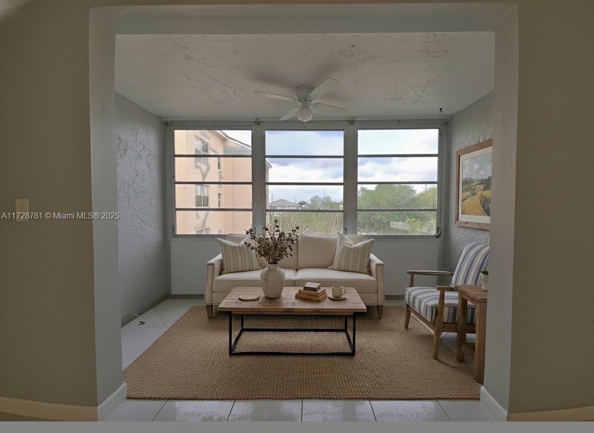 SOMERSET AT LAUDERDALE LA - Residential