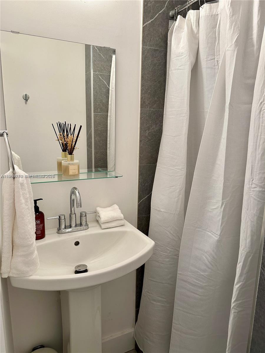 MENDOZA CONDO - Residential Lease