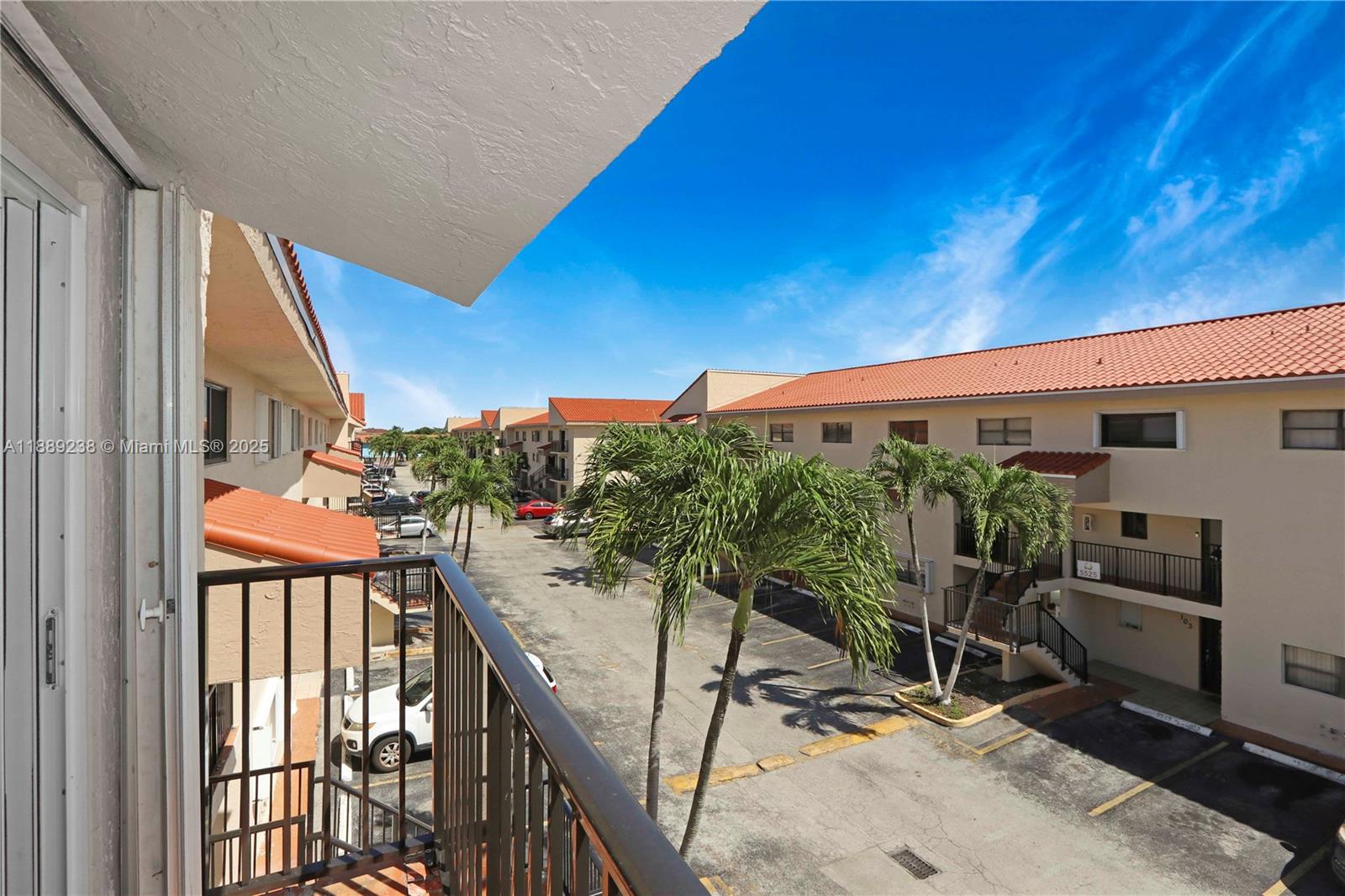 VISTA ALEGRE TOWNHOMES CO - Residential Lease