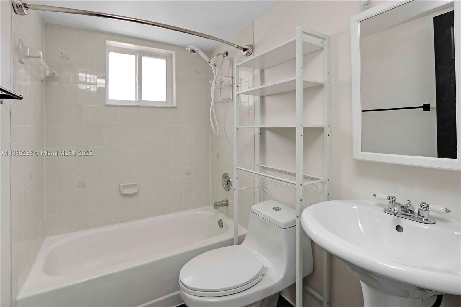 VISTA ALEGRE TOWNHOMES CO - Residential Lease