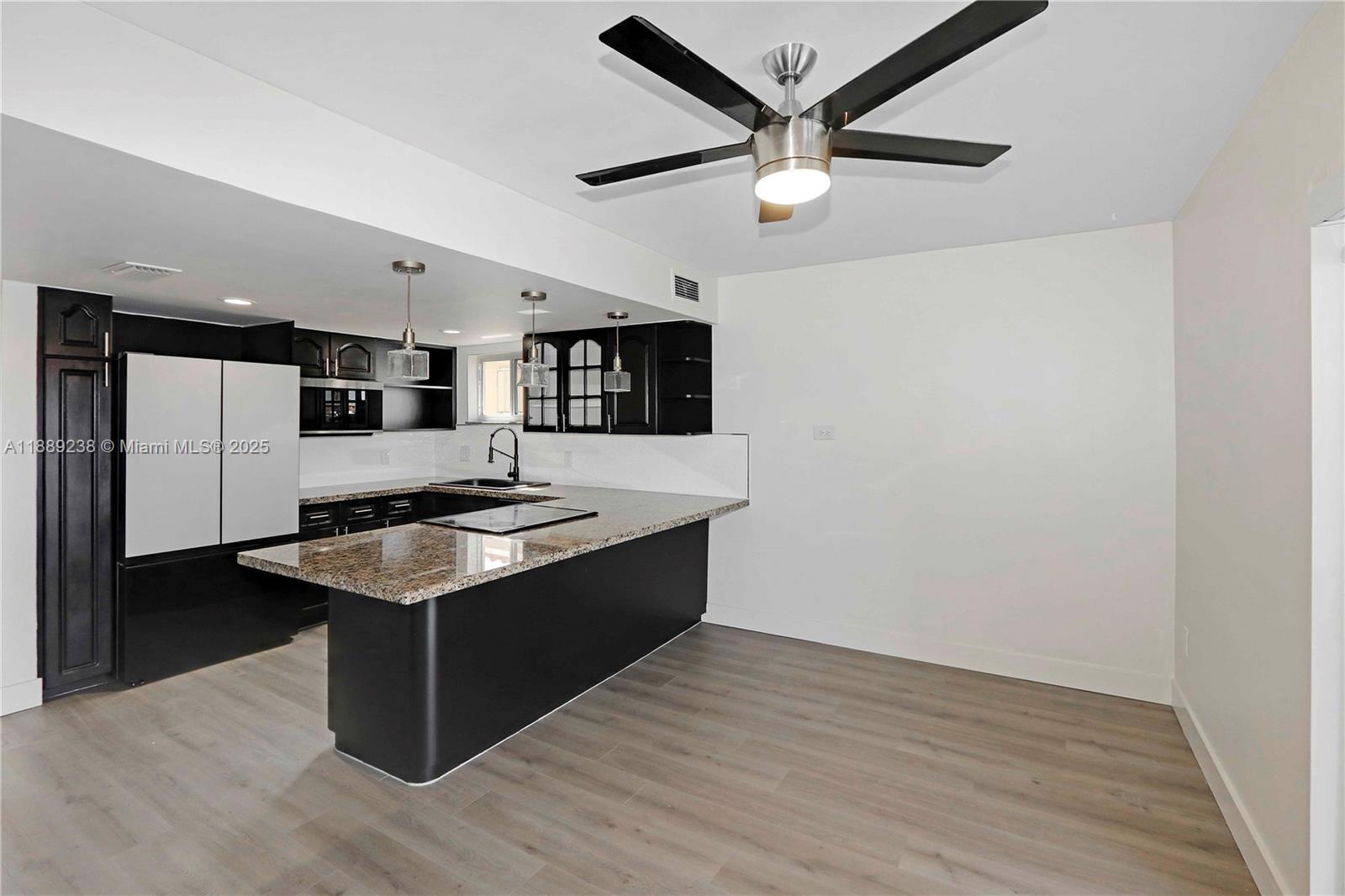 VISTA ALEGRE TOWNHOMES CO - Residential Lease