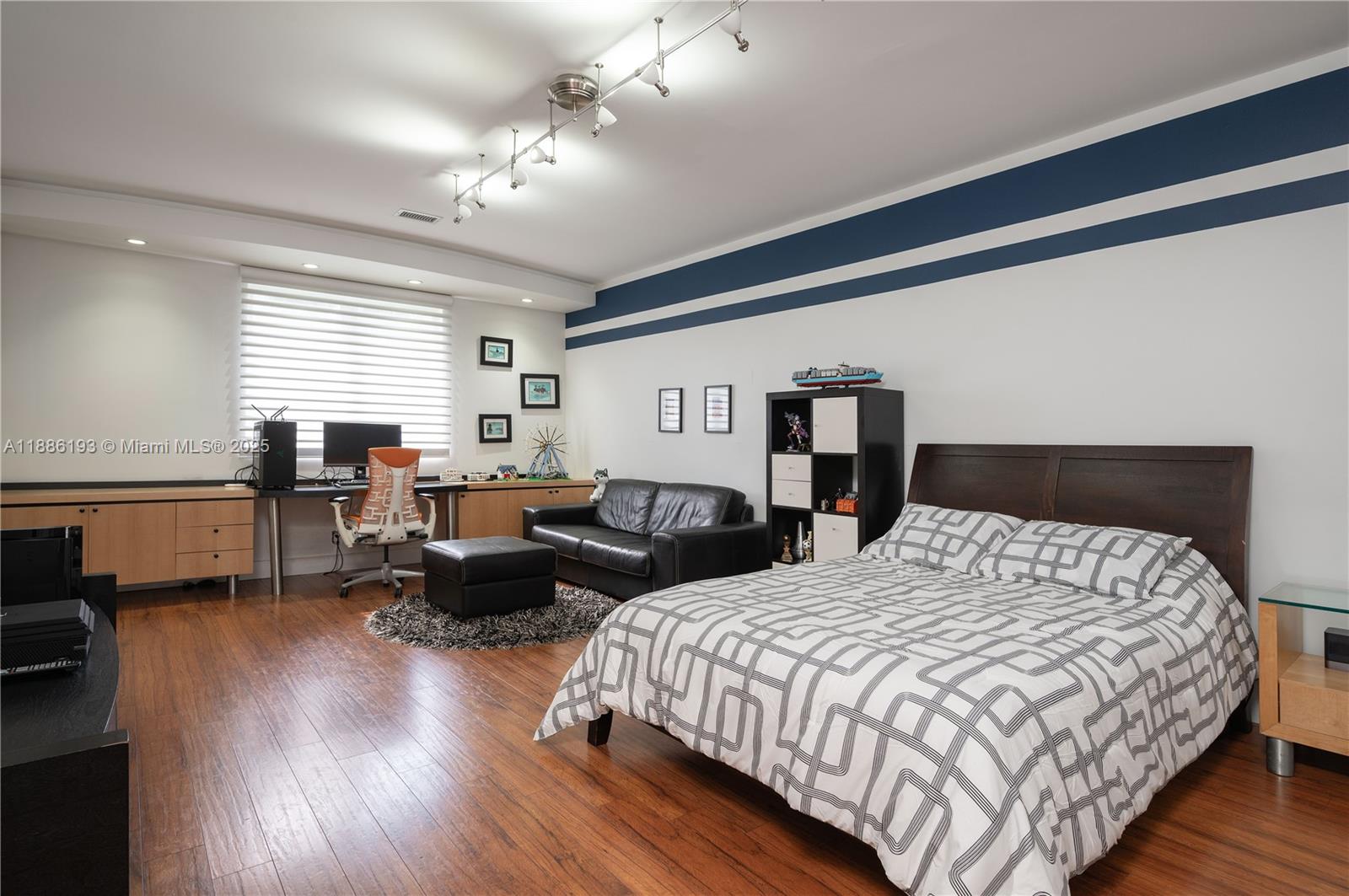 WINDMILL RANCHES - Residential