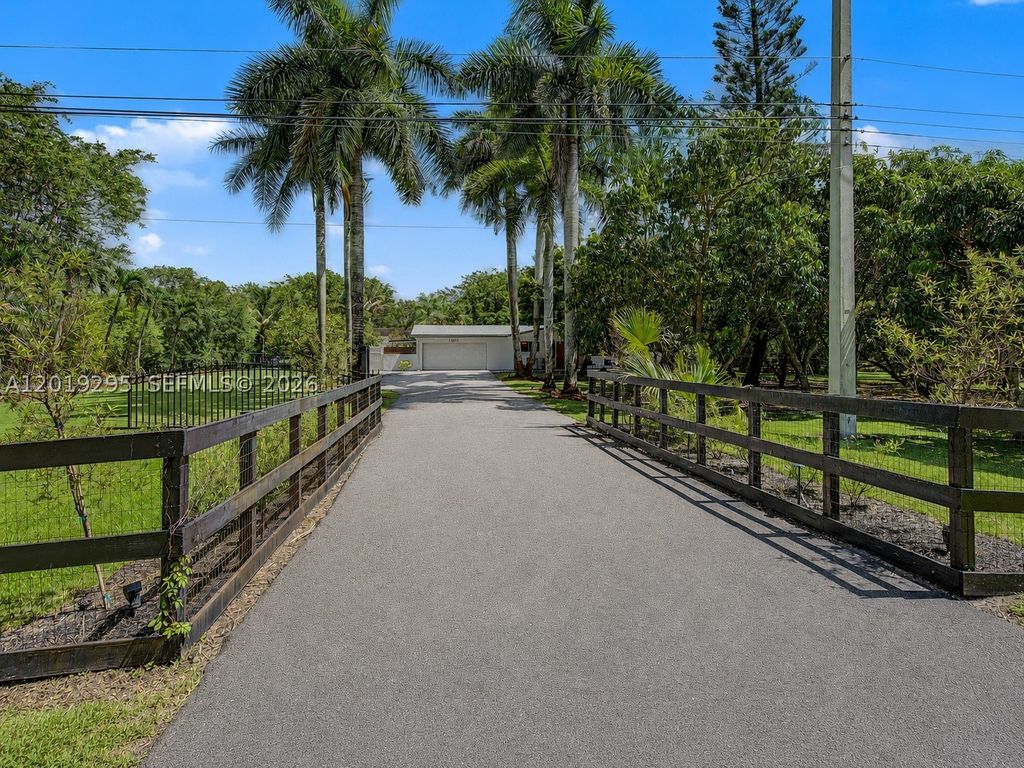 Photo of 13811 SW 26th St, Davie, FL 33325 (MLS # A12019295)