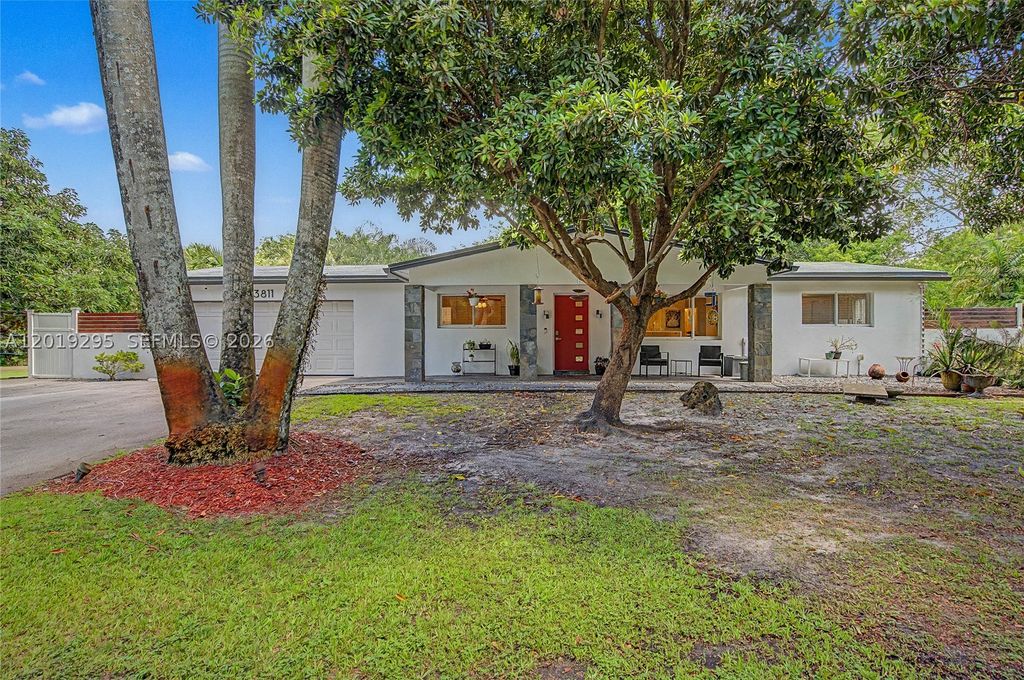 Photo of 13811 SW 26th St, Davie, FL 33325 (MLS # A12019295)