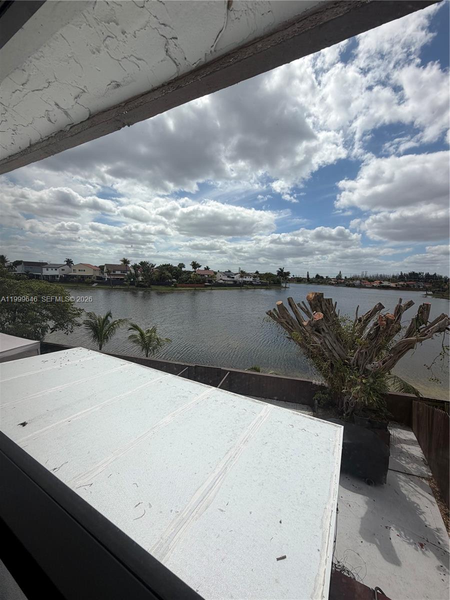 TAMIAMI LAKES SEC 5 - Residential