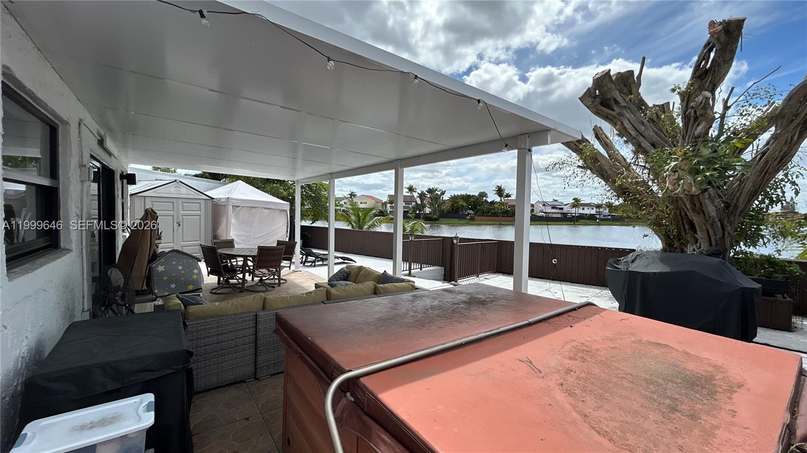 TAMIAMI LAKES SEC 5 - Residential