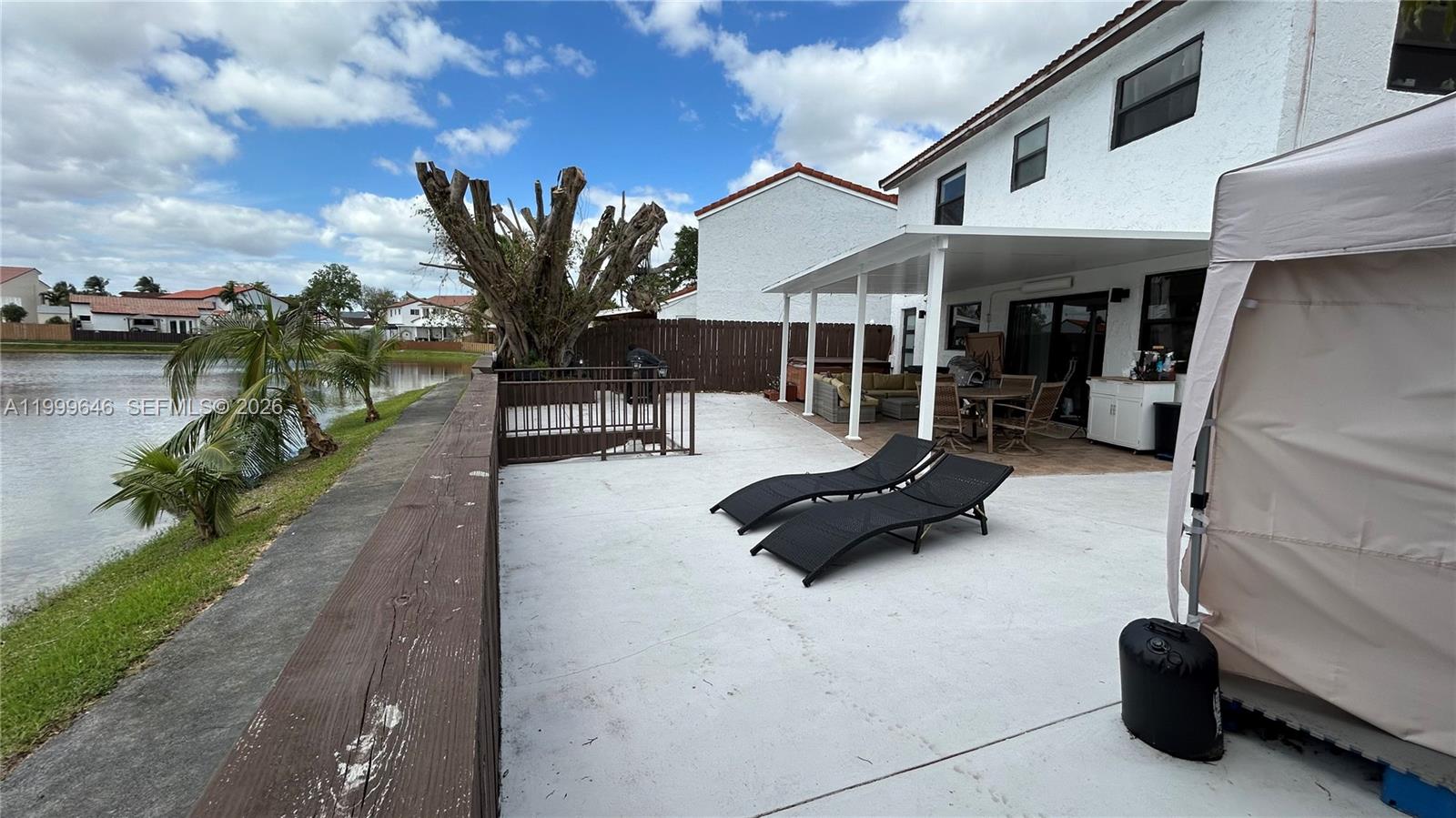 TAMIAMI LAKES SEC 5 - Residential