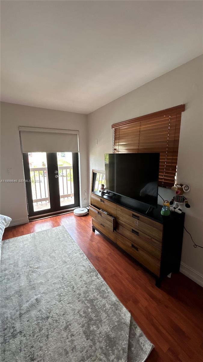 TAMIAMI LAKES SEC 5 - Residential