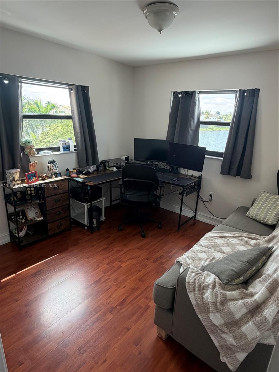 TAMIAMI LAKES SEC 5 - Residential