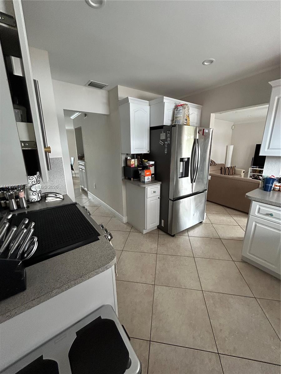 TAMIAMI LAKES SEC 5 - Residential