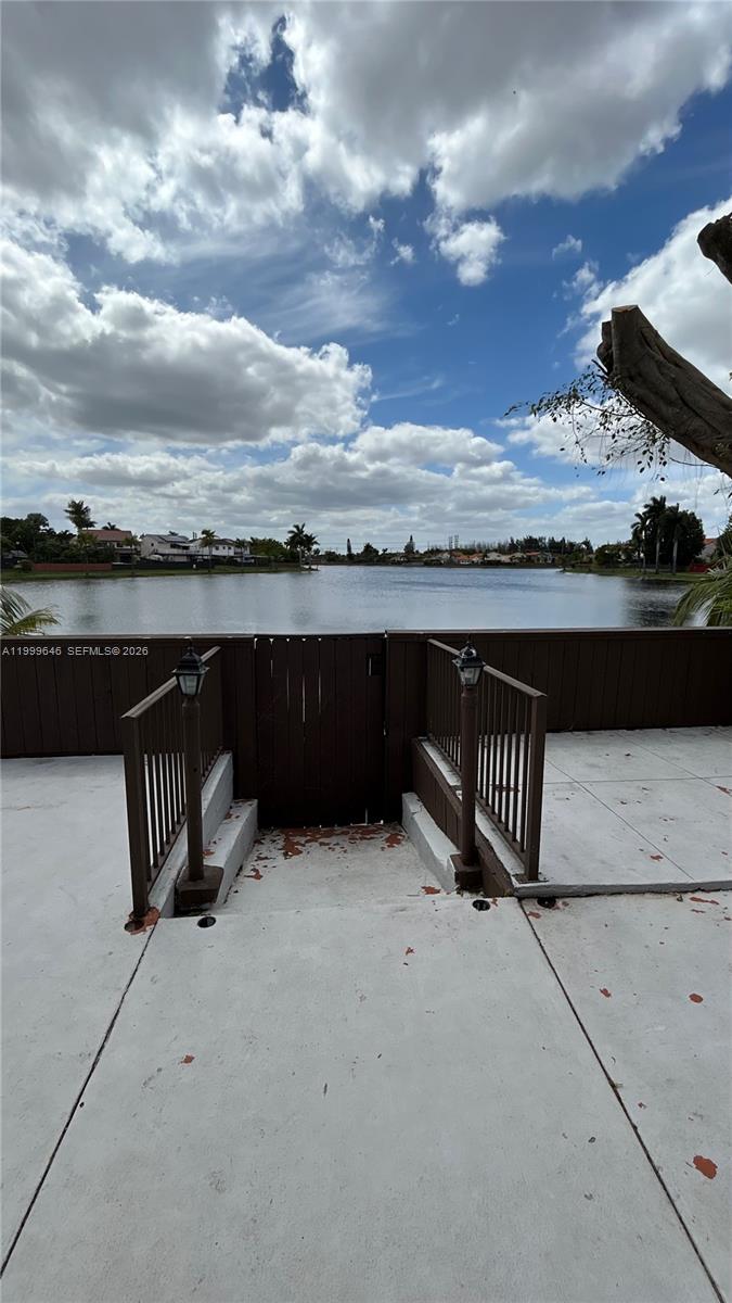 TAMIAMI LAKES SEC 5 - Residential