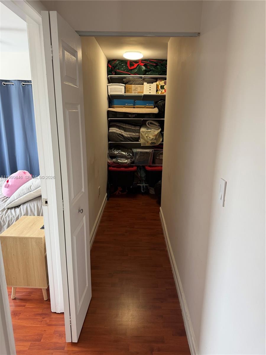 TAMIAMI LAKES SEC 5 - Residential