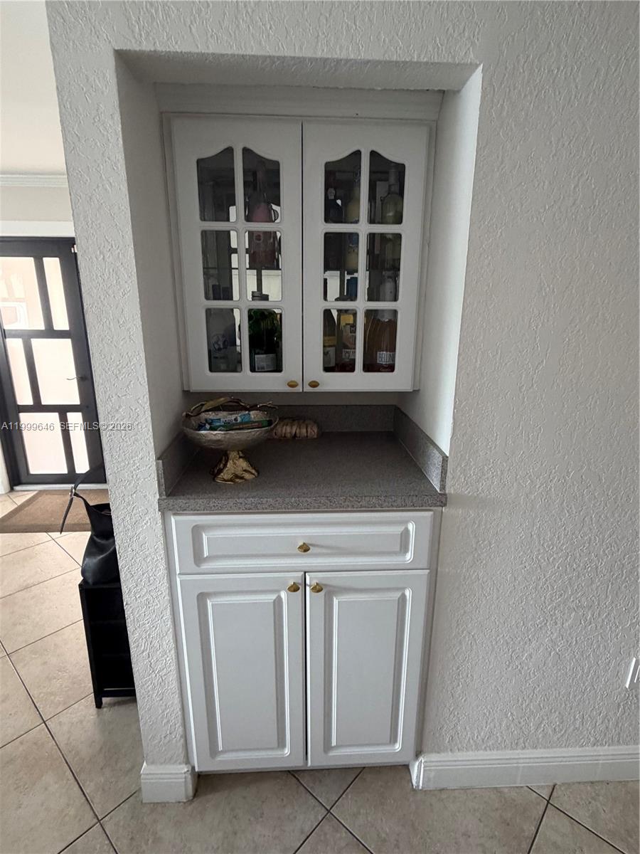 TAMIAMI LAKES SEC 5 - Residential