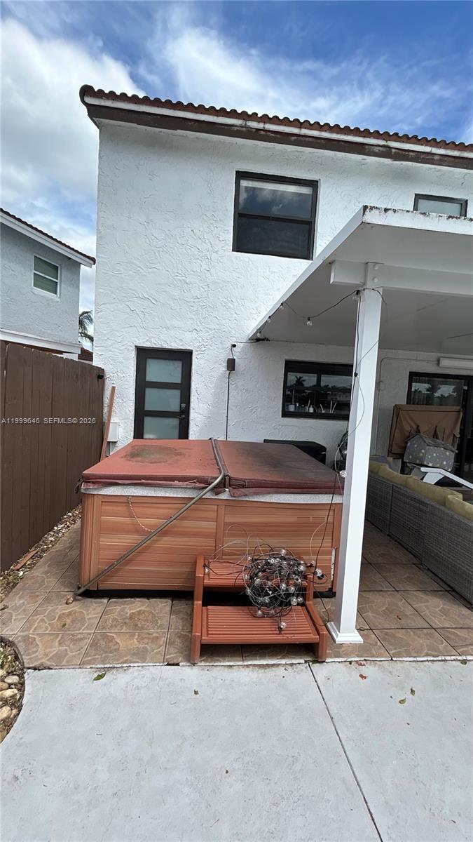 TAMIAMI LAKES SEC 5 - Residential