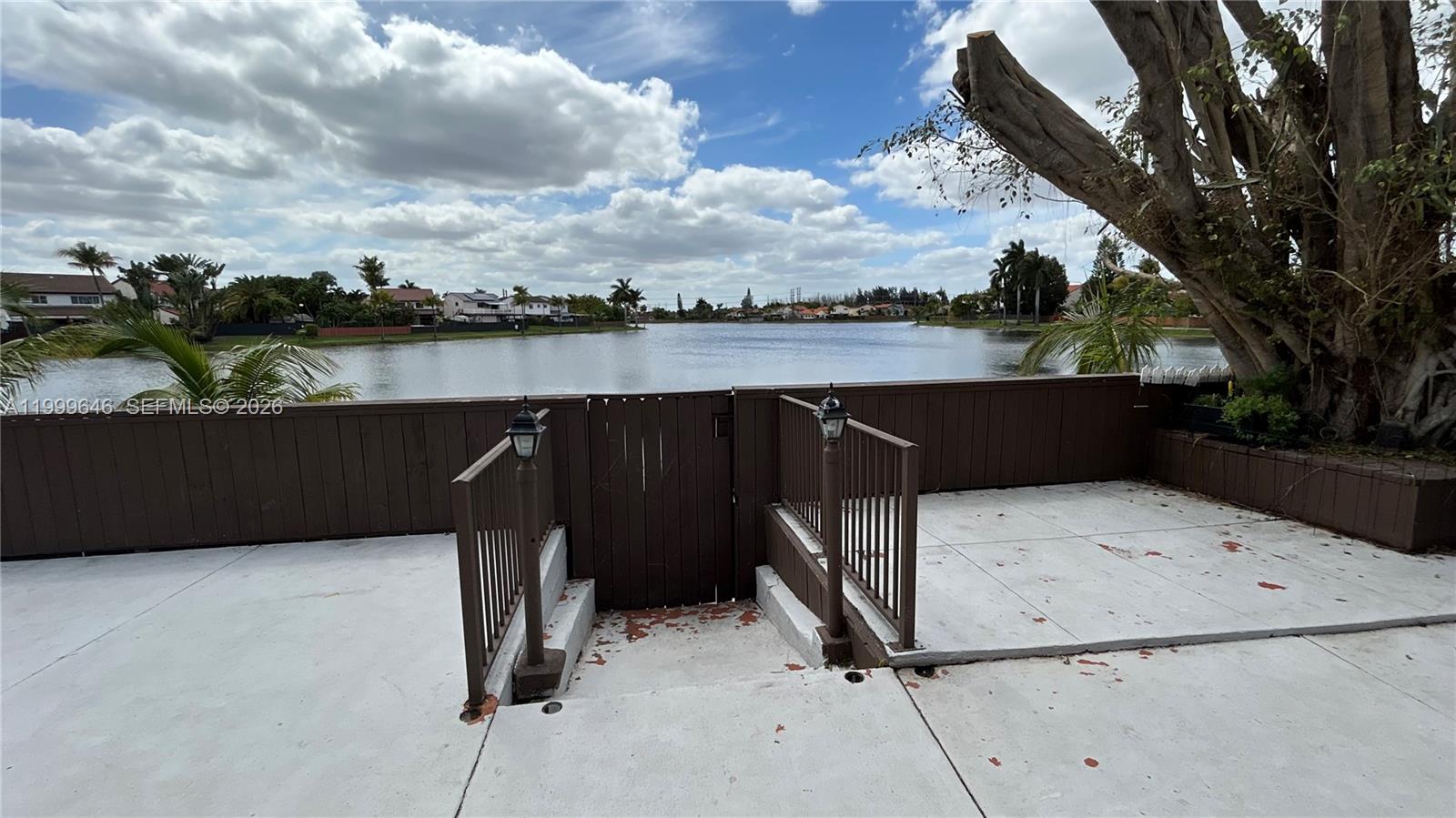 TAMIAMI LAKES SEC 5 - Residential