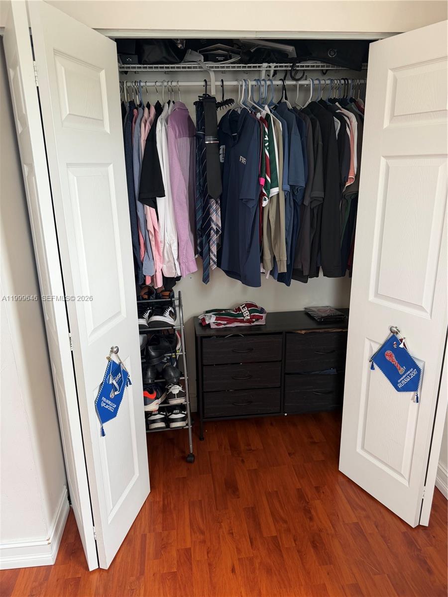 TAMIAMI LAKES SEC 5 - Residential