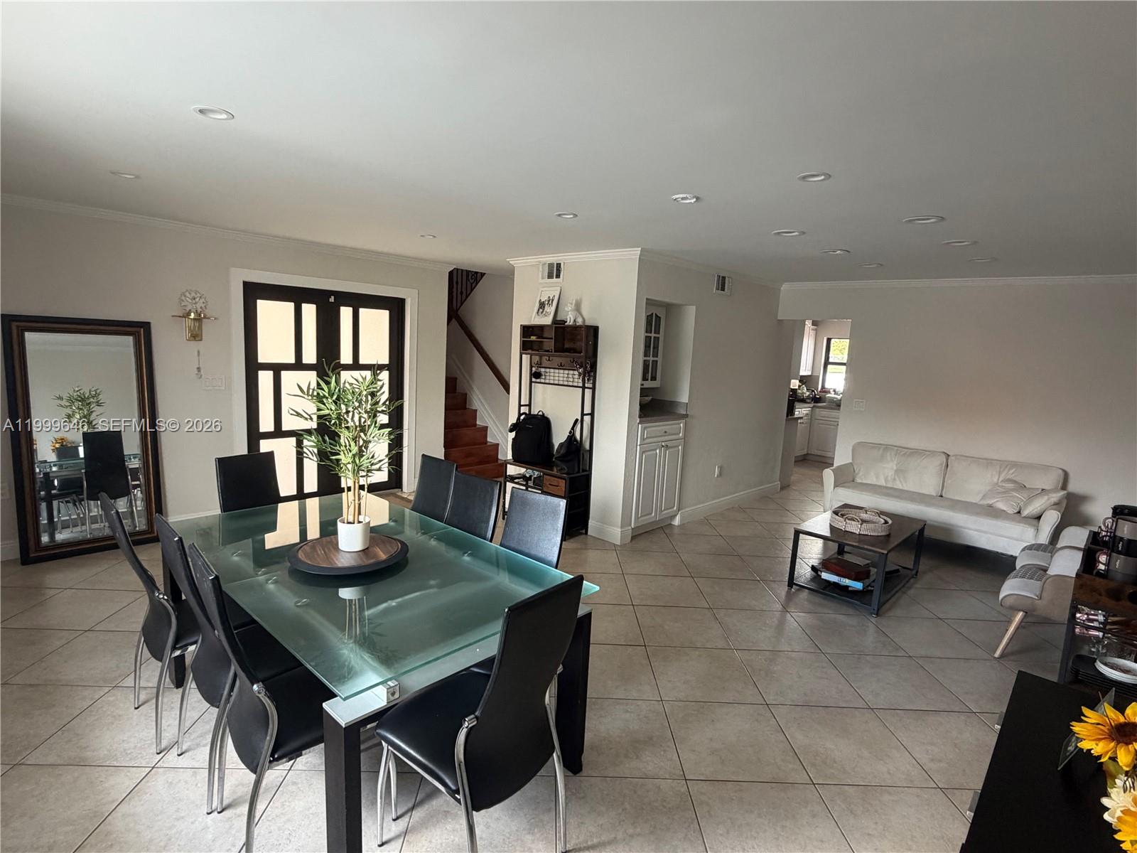 TAMIAMI LAKES SEC 5 - Residential