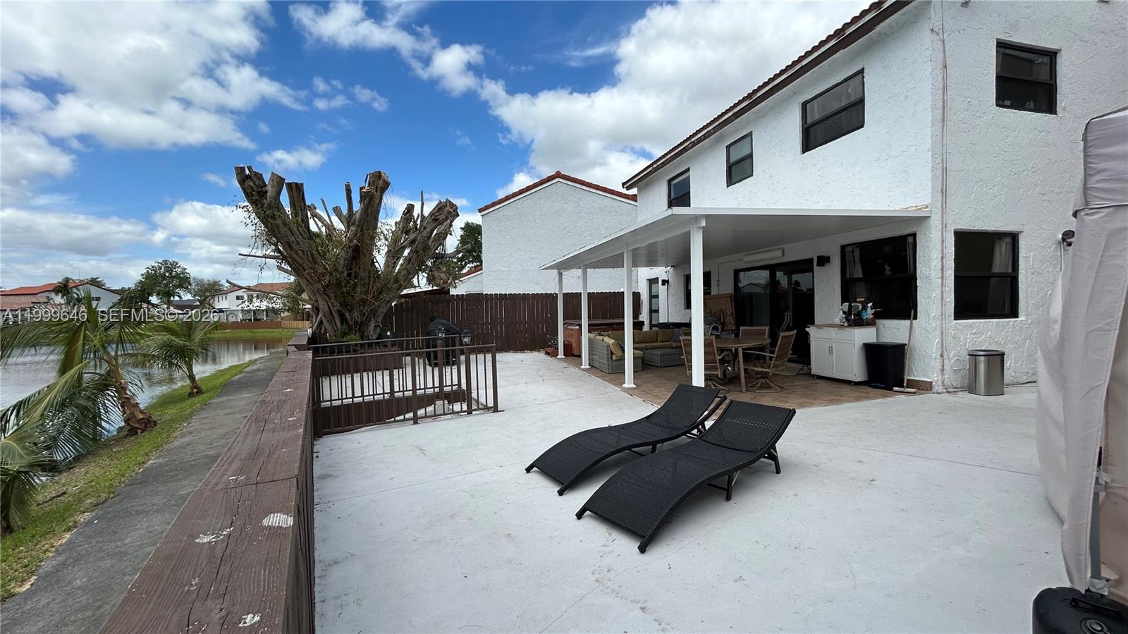 TAMIAMI LAKES SEC 5 - Residential