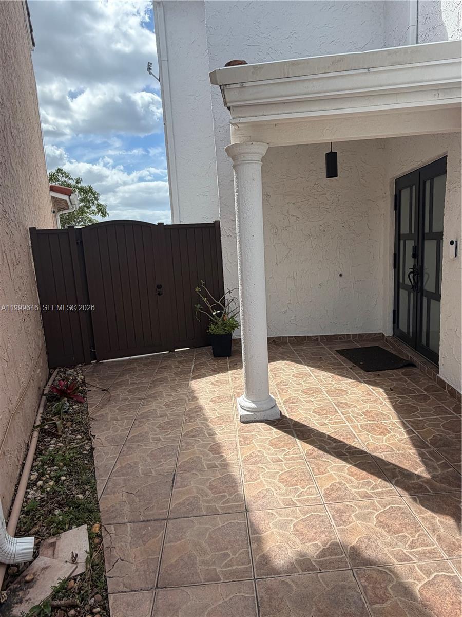 TAMIAMI LAKES SEC 5 - Residential