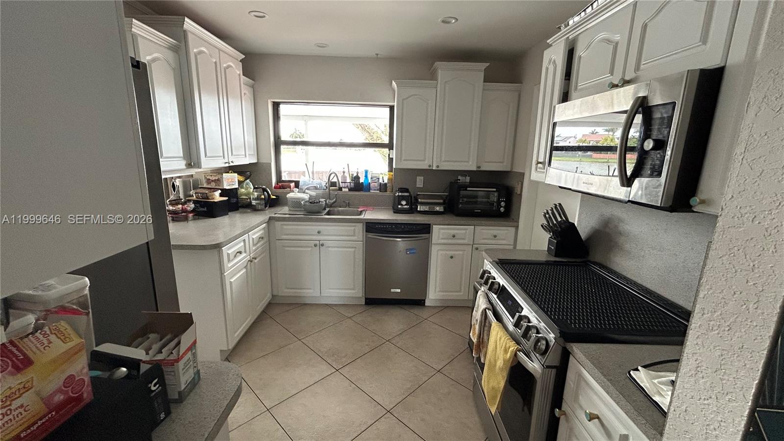 TAMIAMI LAKES SEC 5 - Residential