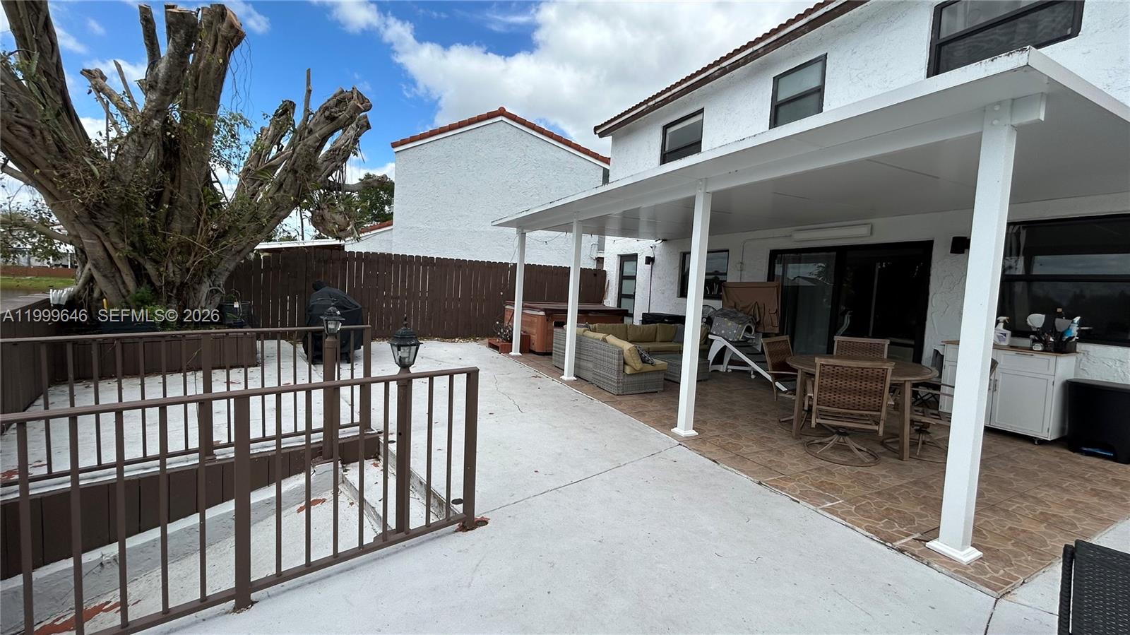 TAMIAMI LAKES SEC 5 - Residential