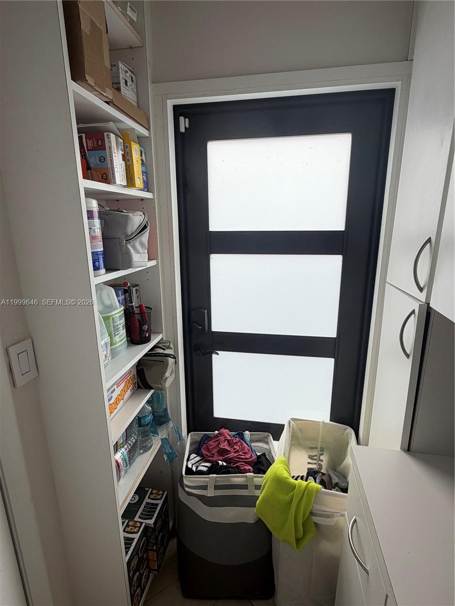 TAMIAMI LAKES SEC 5 - Residential