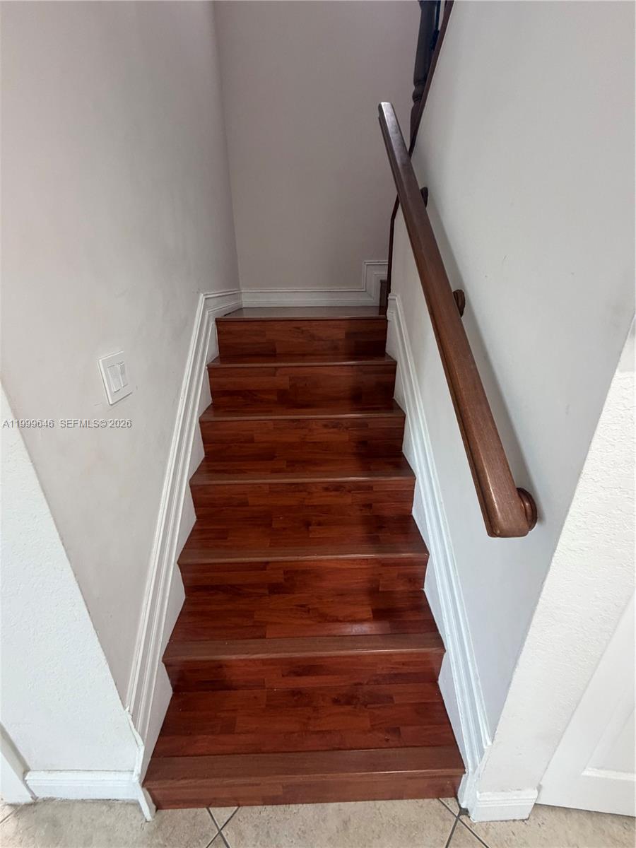 TAMIAMI LAKES SEC 5 - Residential