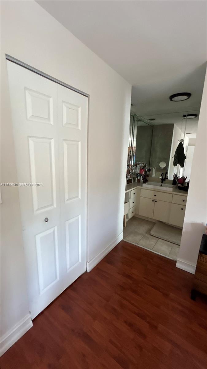 TAMIAMI LAKES SEC 5 - Residential