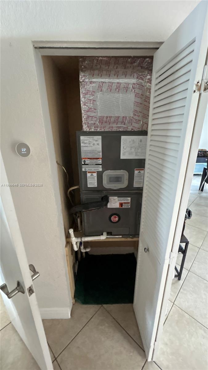 TAMIAMI LAKES SEC 5 - Residential