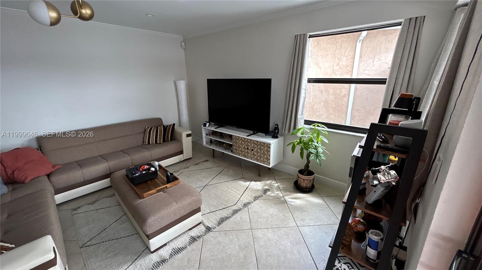 TAMIAMI LAKES SEC 5 - Residential