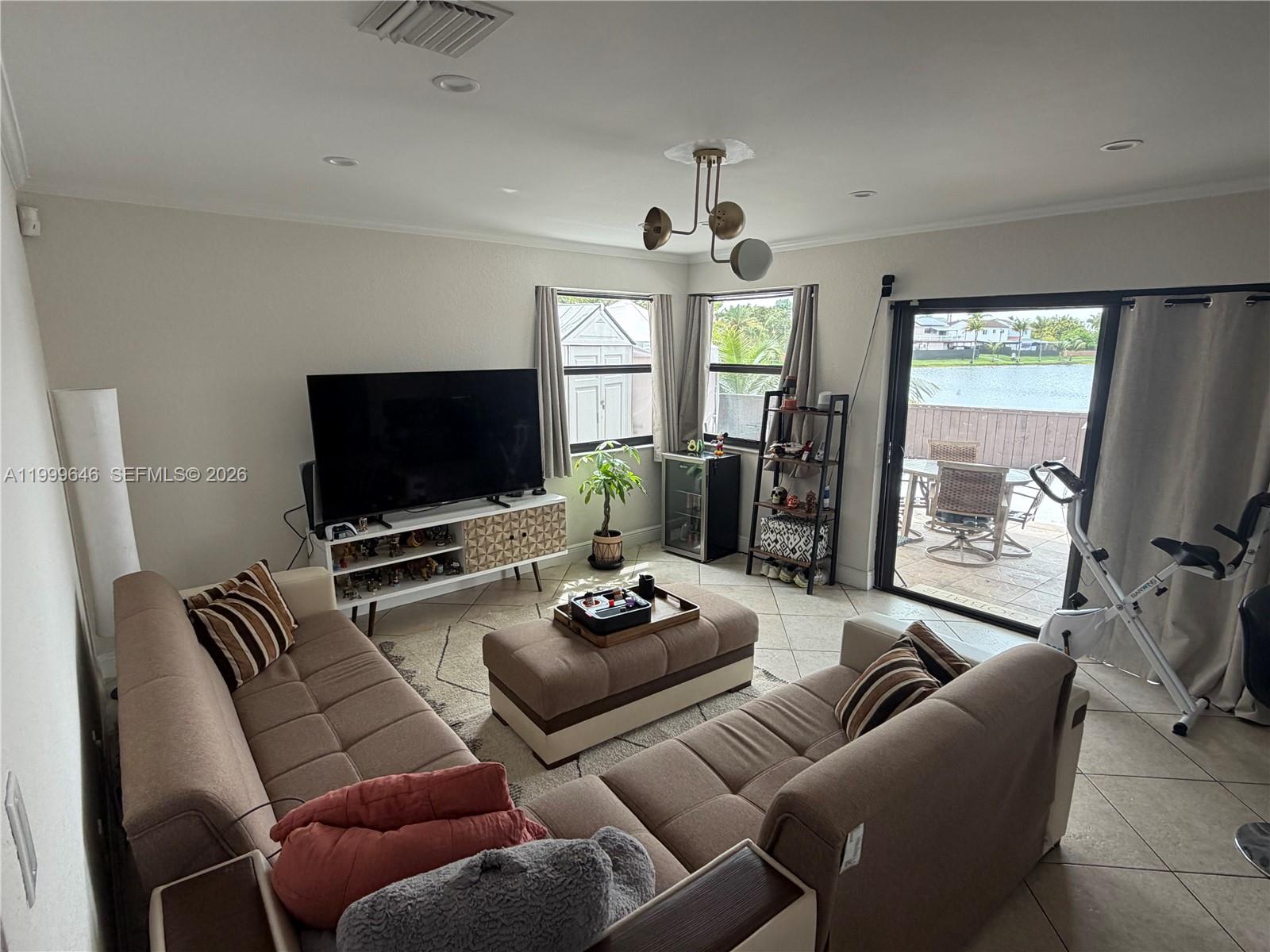 TAMIAMI LAKES SEC 5 - Residential