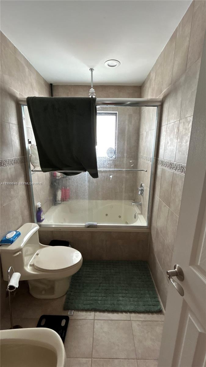 TAMIAMI LAKES SEC 5 - Residential