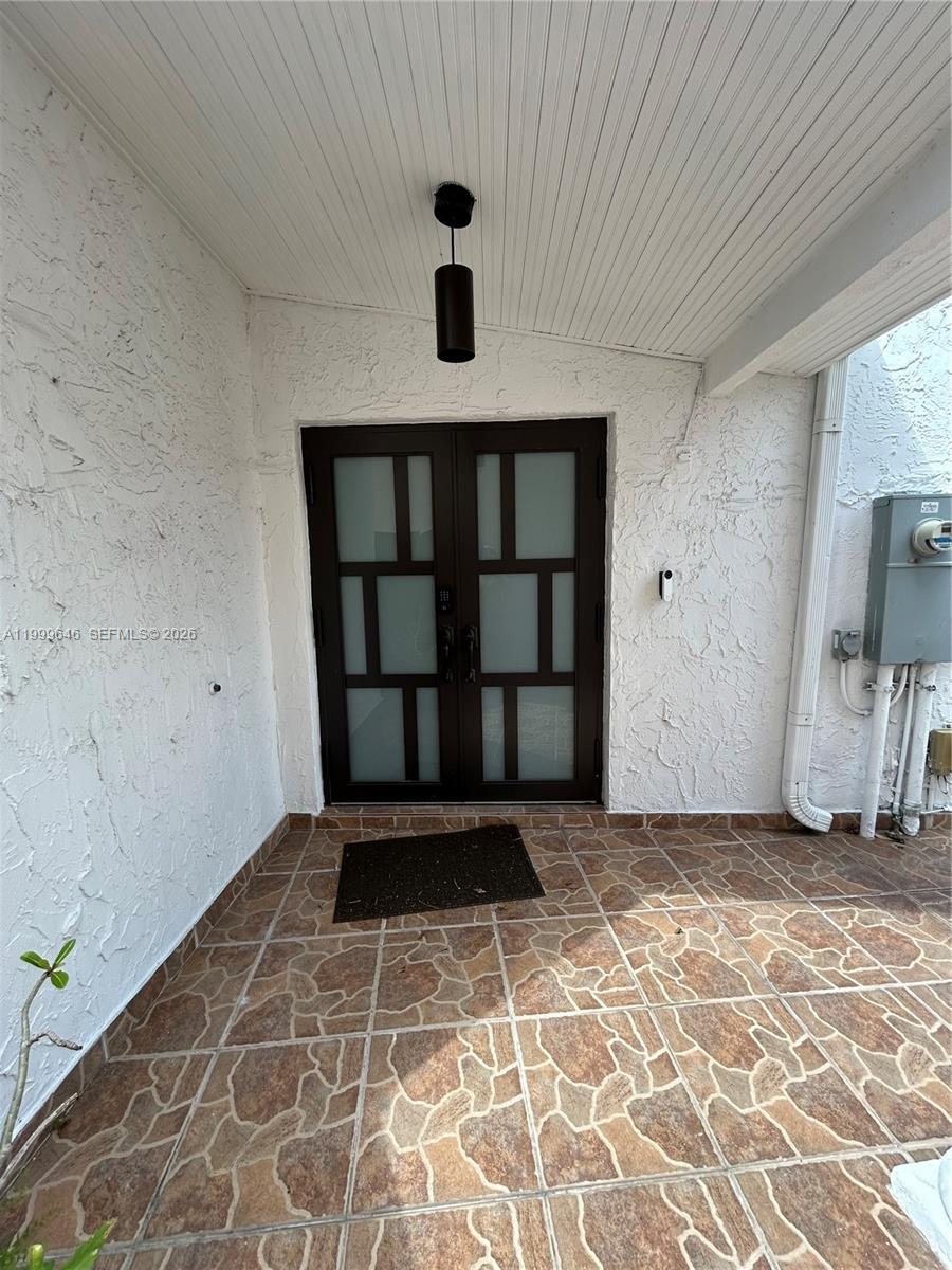 TAMIAMI LAKES SEC 5 - Residential