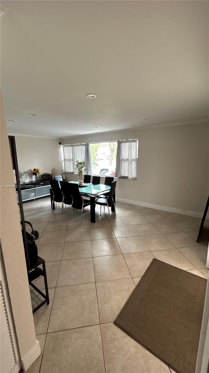 TAMIAMI LAKES SEC 5 - Residential