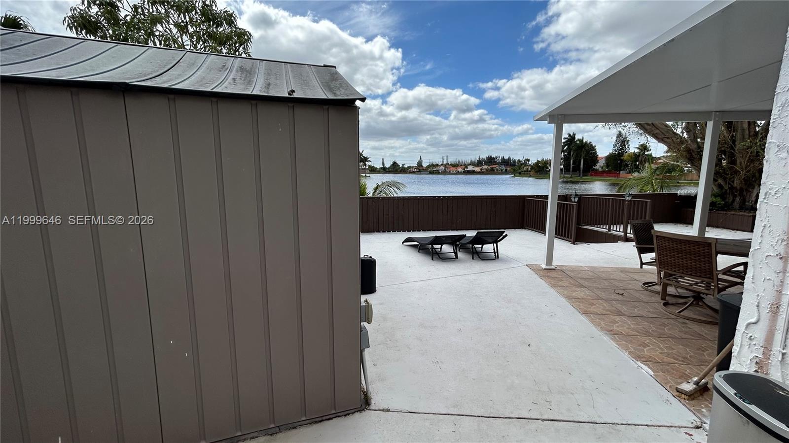 TAMIAMI LAKES SEC 5 - Residential